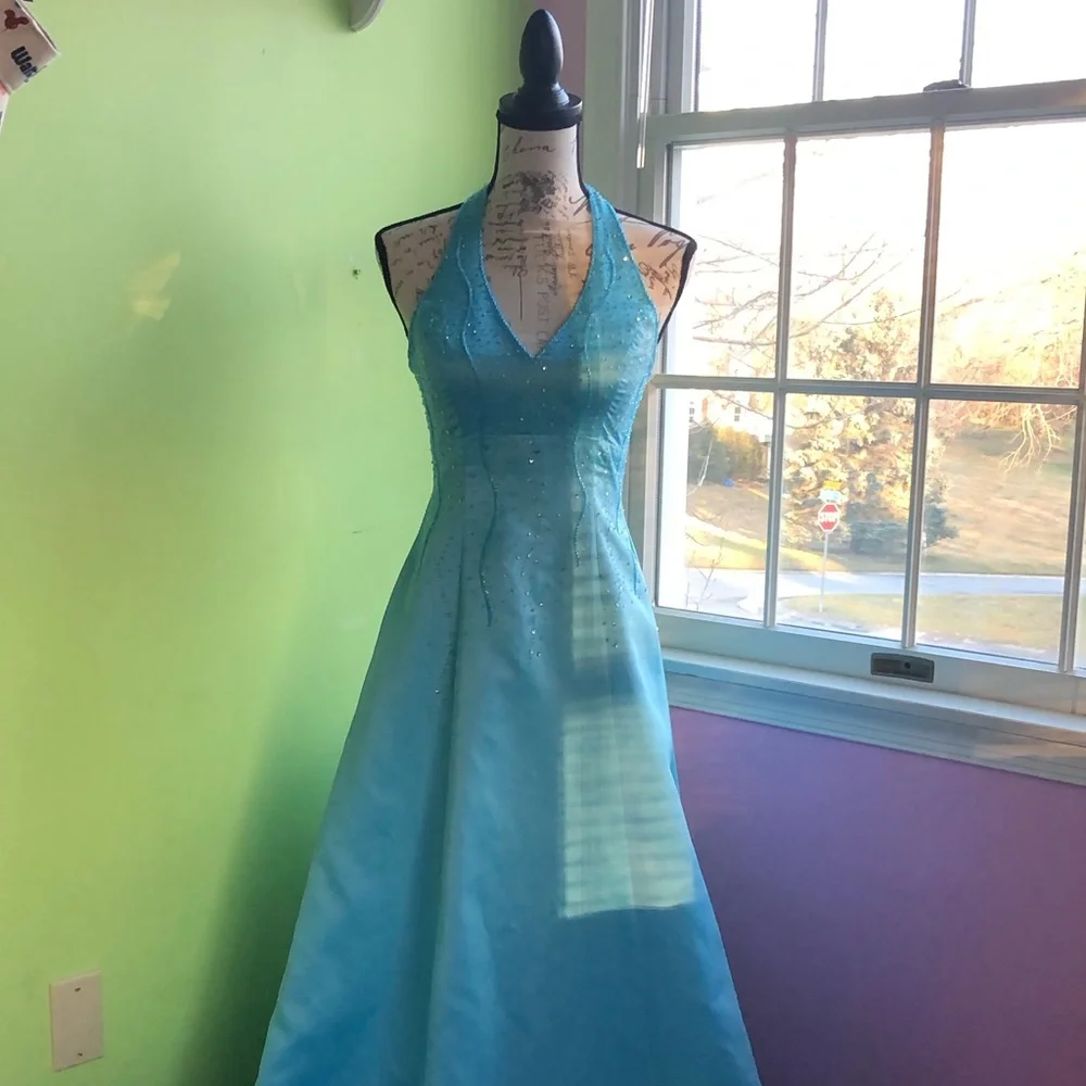 Full length blue formal dress - Picture 10 of 11
